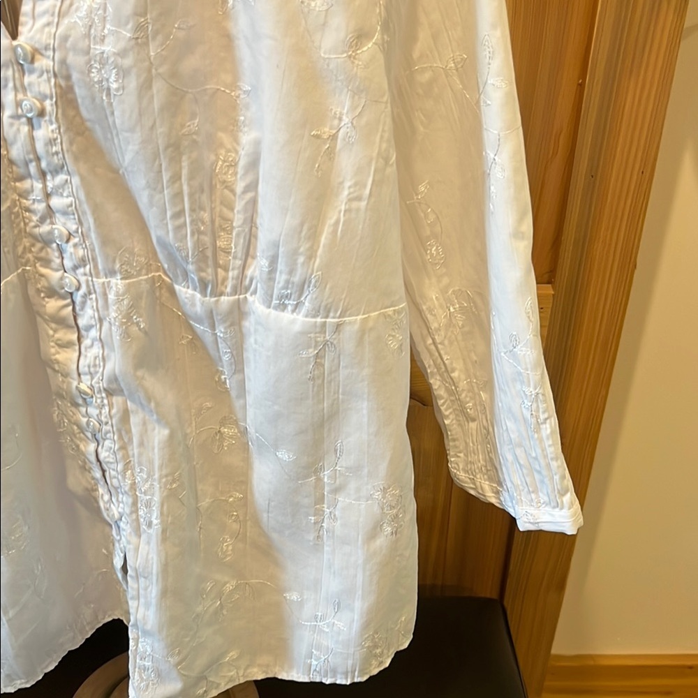 St. John's Bay White Button Down Shirt - Picture 4 of 8